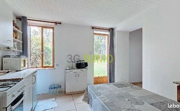 Appartement T2 - 1 chambre - Loyer 260e/mois + 90e/mois qui comprennent l'électricité + l'eau 