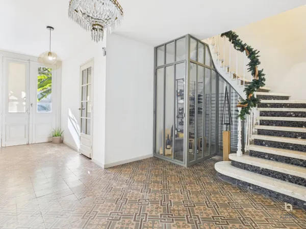Maison 8 pièces 380 m² 