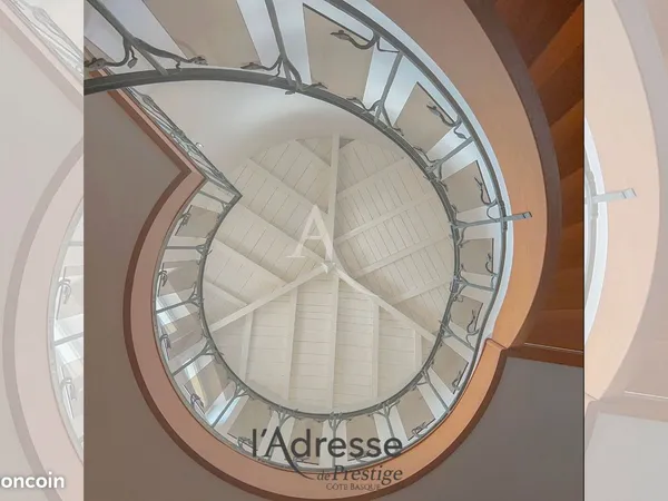 Propriété 9 pièces 350 m² 