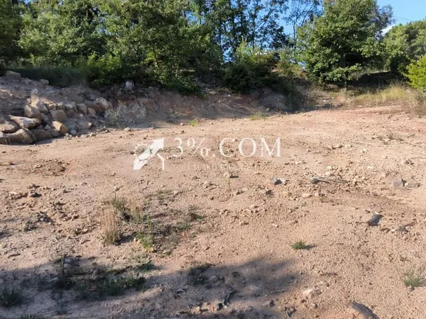 Terrain 3 320 m² Ailhon 