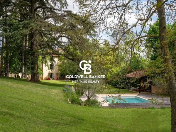 Appartement T4 neuf dans un domaine arboré avec piscine 
