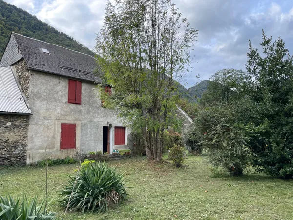 Arlos (31) : Grand terrain, charme, sérénité, calme. 