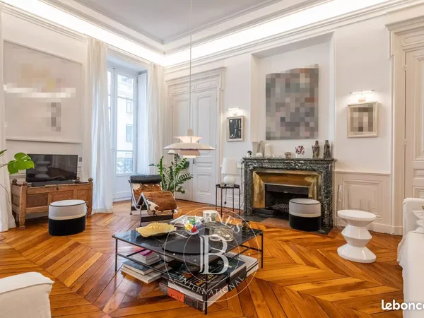 Appartement 7 pièces 231 m² 