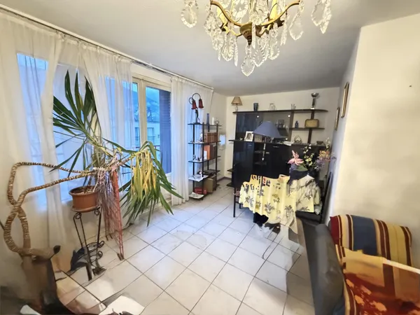 Appartement t4 de 2 chambres a rénover 