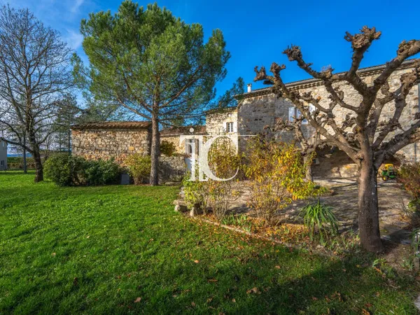 Maison en pierre 7 pièces 272 m² 