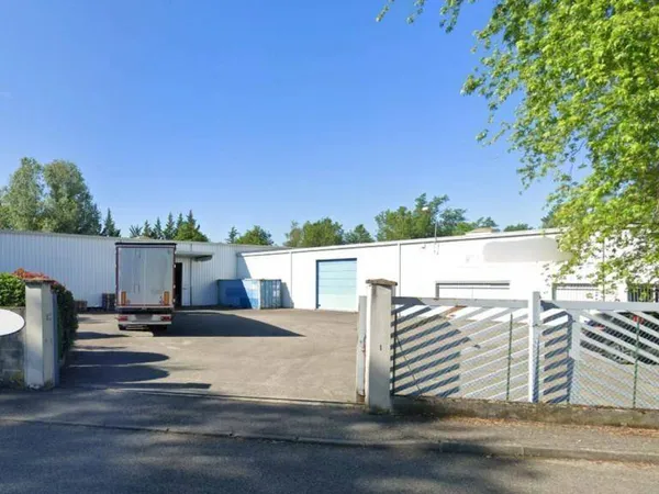 Local d'activité 1015 m² 