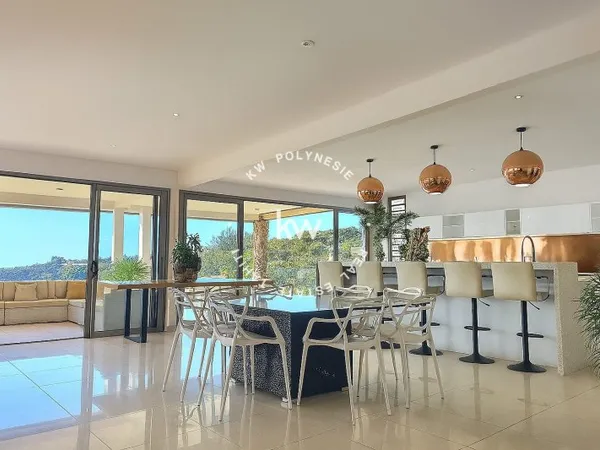 Maison Moderne de 8 pièces