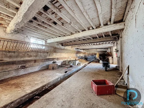 Maison ancienne type ferme à rénover en l'état de plateau de 
