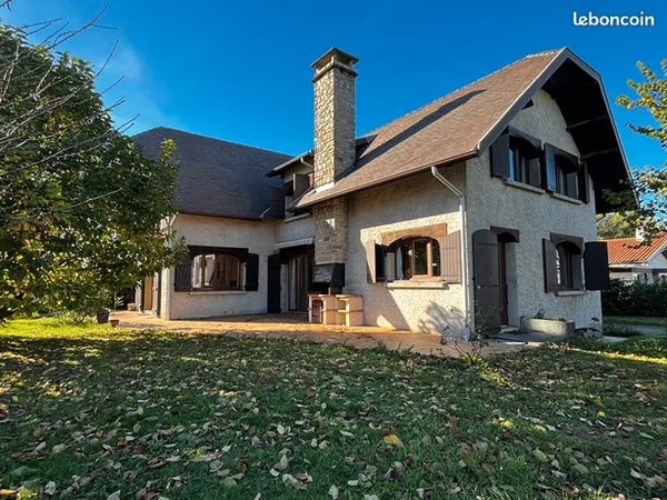 Maison 8 pièces 239 m² 