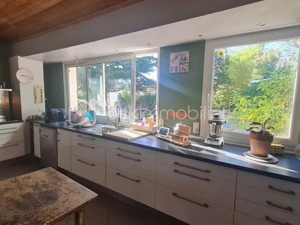 Belle opportunité à Canet sur cette maison de 192m2 sur un terrain d'environ 1200m2 avec un 