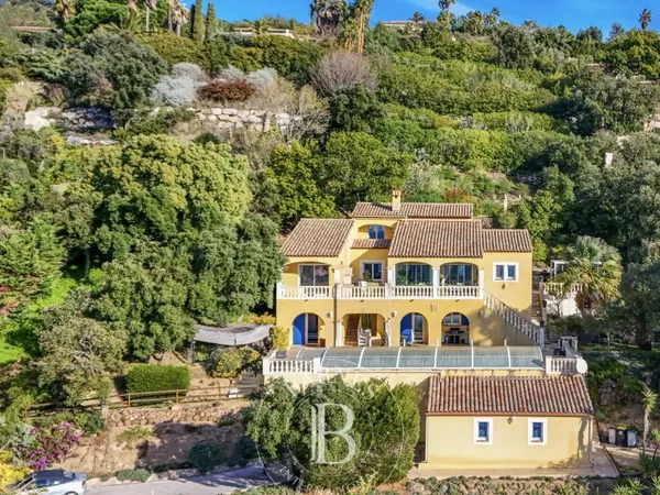 SAINTE MAXIME - VUE MER - VILLA PROVENÇALE - PISCINE 