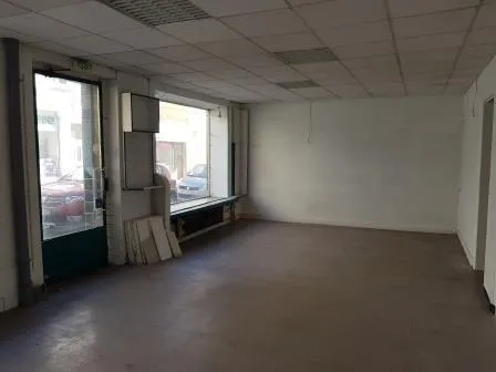 HERSERANGE : LOCAL COMMERCIAL DE 70M2 AVEC VITRINE 