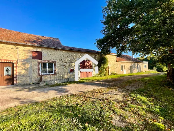 Ensemble immobilier à Dun les Places 