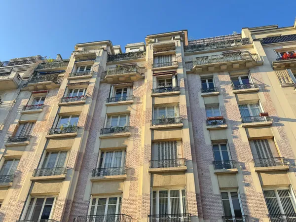 Spacieux 3 pièces dans un immeuble art-déco 