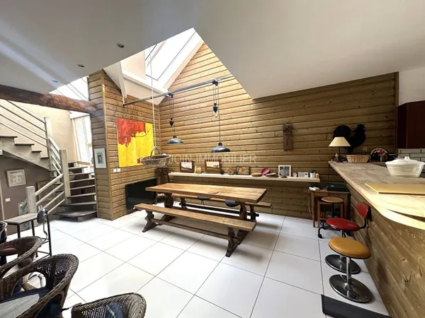 Triplex 7 pièces 151 m² 