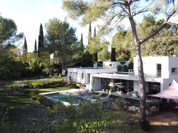Villa 6 pièces 172 m² 