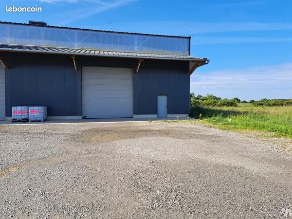 Local d'Activités 275 m² LAILLE 