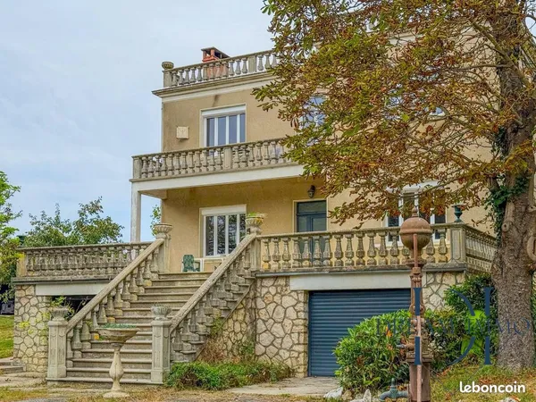 Maison 8 pièces 204 m² 