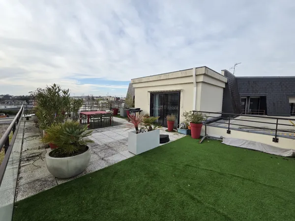MEUSNIER DE QUERLON, EXCEPTIONNEL T4 ROOFTOP avec TERRASSE DE 90 