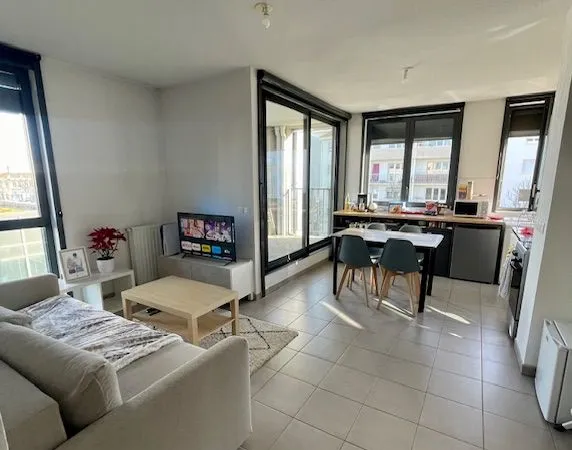 Particulier loue un beau T2 de 50 m2 situé en plein centre de Mérignac 