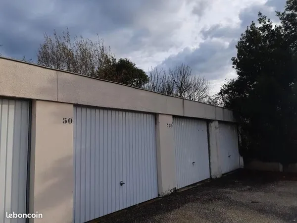 Garage/box 15 m² Sainte Juliette 