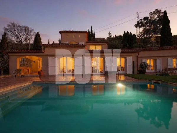 Villa 8 pièces 205 m² 