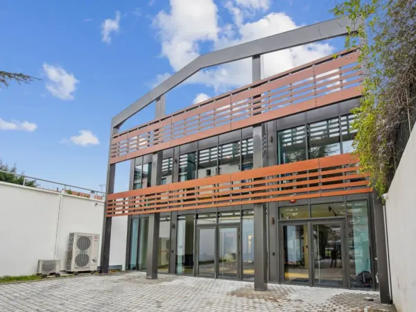 Loft industriel à vendre avec terrasse privative à Courbevoie 