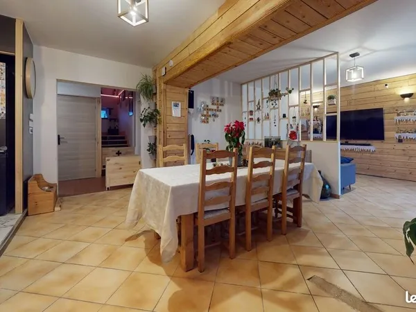 Maison de type T7 de 176 m² - 4 chambres - Jardin - Terrasse - Garage 