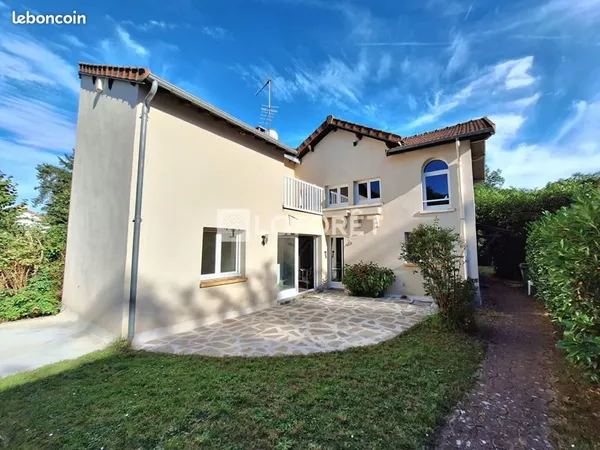 Maison 8 pièces 177 m² 