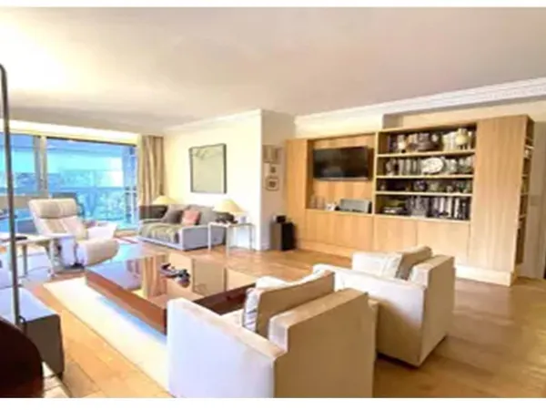 Appartement 3 pièces 143 m² 