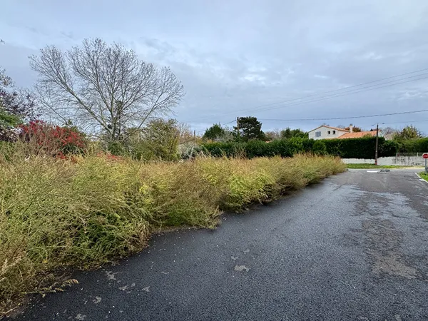ENVIRONNEMENT CALME - Terrain à bâtir de 527m2 