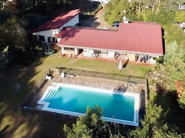 Maison 5 pièces 219 m² 