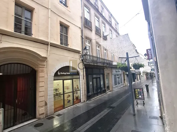 À VENDRE APPARTEMENT DE CARACTÈRE AVEC COUR PRIVATIVE COE 