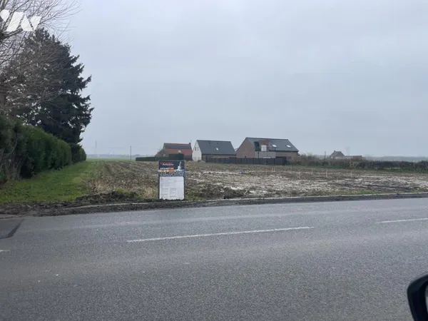 Terrain 715 m² 