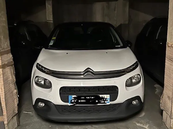 Parking à louer rue des lilas 