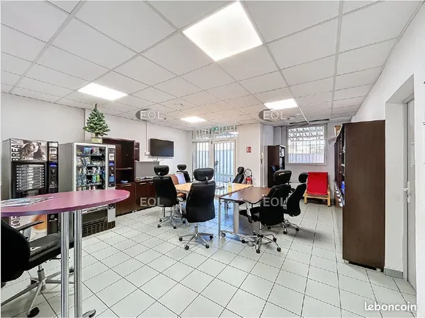 Local bureaux 775 m² 