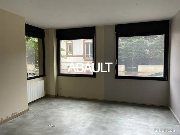 Local commercial 111 m² 
