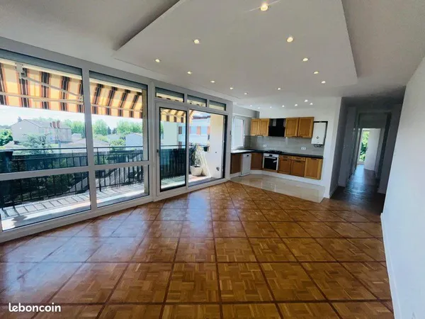 Superbe F3 traversant et lumineux - 65 m² - entièrement rénové, garage et cave 