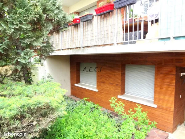 Studio 1 pièce 29 m² 
