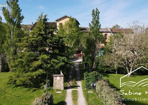 Maison 22 pièces 750 m² 