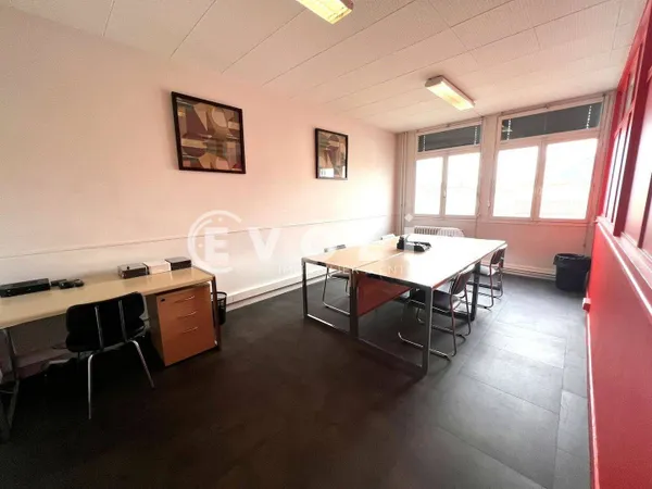 Bureaux 67 m² 