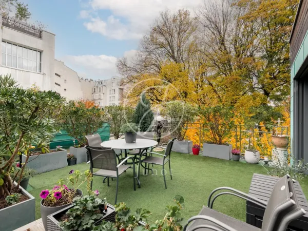 Paris 18e - MONTMARTRE / ABBESSES - Appartement en duplex à vend 