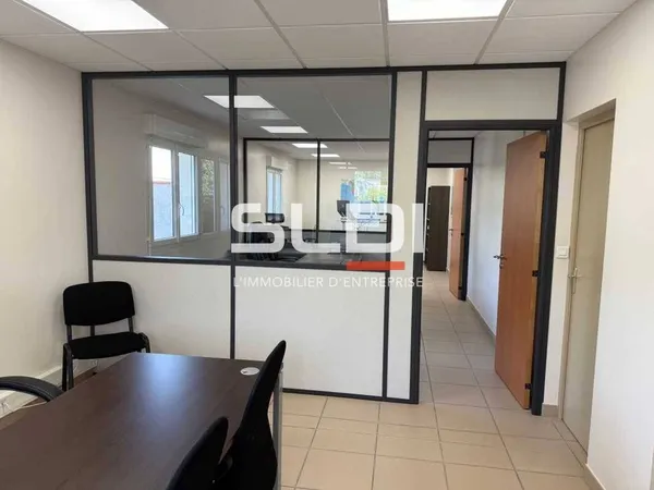 Bureaux 128 m² 