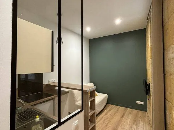 Studio 1 pièce 17 m² 