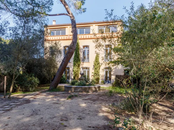 Maison vigneronne 6 pièces 240 m² 