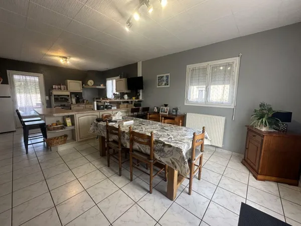 OLORON - DANS QUARTIER CALME ET RECHERCHE, BELLE VILLA DE TYPE PLAIN-PIED AVEC GARAGE ET ABRI 