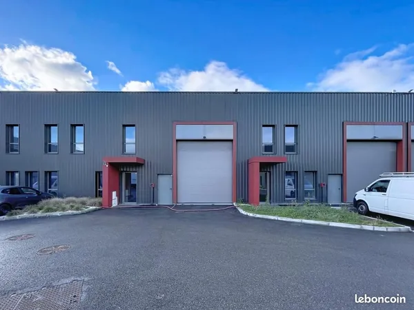 Local d'activité 623 m² 