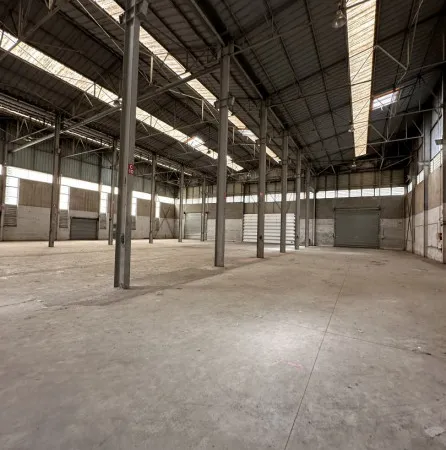 Entrepôt 15 pièces 3196 m² 