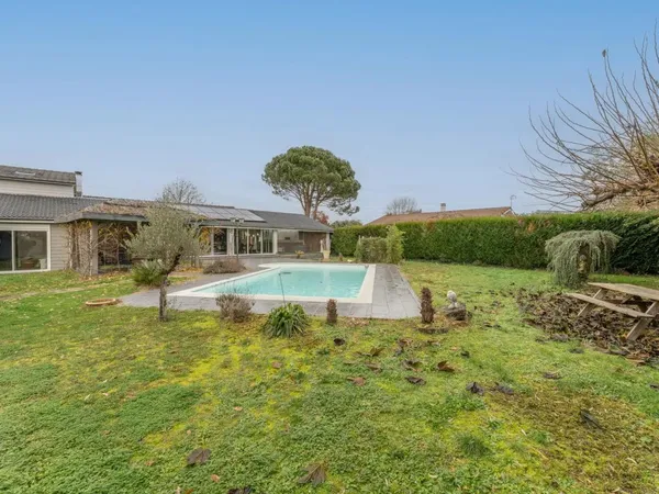 Maison de 5 pièces de 161 m² avec piscine située à Lanton 