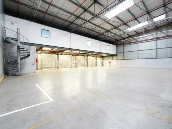 Entrepôt 556 m² 